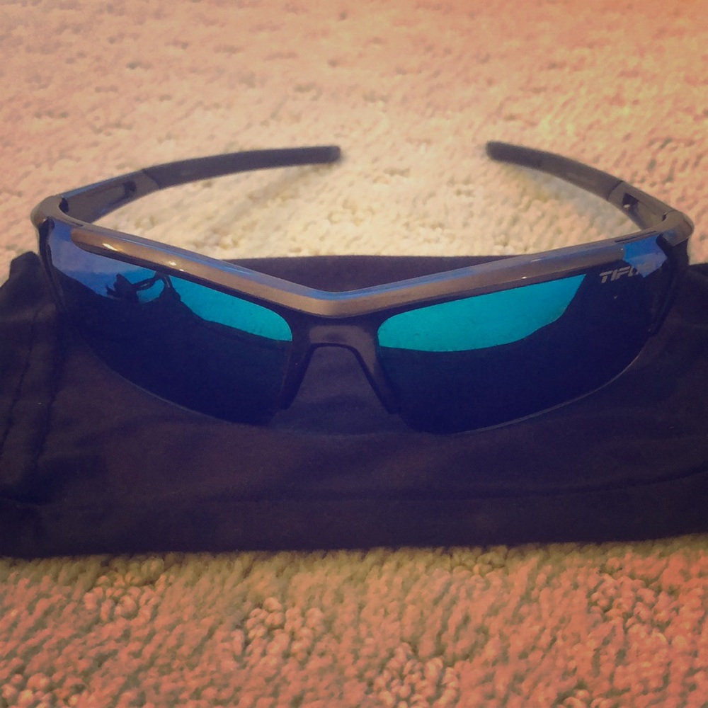 Tifosi multi sport sunglasses with cloth case